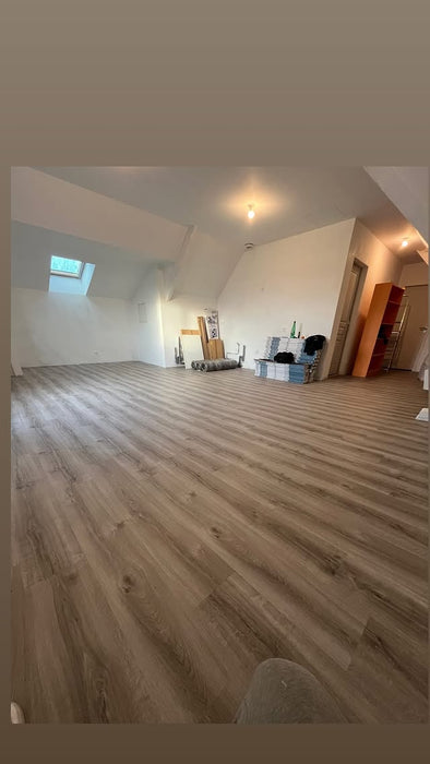 Sols PVC clipsable pour votre intérieur, pose facile sans colle, sous-couche intégrée et livraison rapide