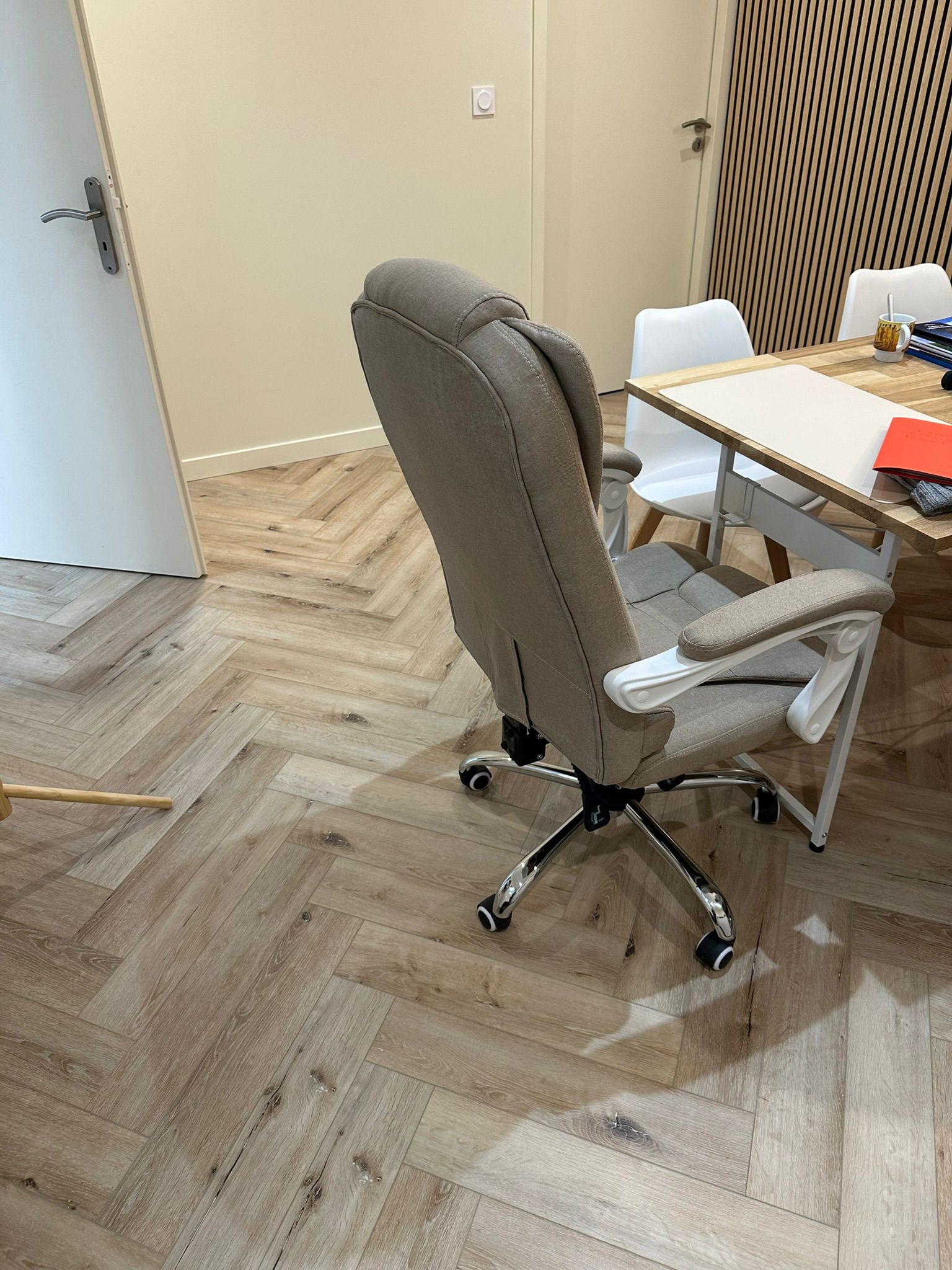 LAME PVC CLIPSABLE CHEVRON CHENE CLAIR (5,5MM D'EPAISSEUR) SOUS-COUCHE INTEGREE, GARANTIE 30 ANS