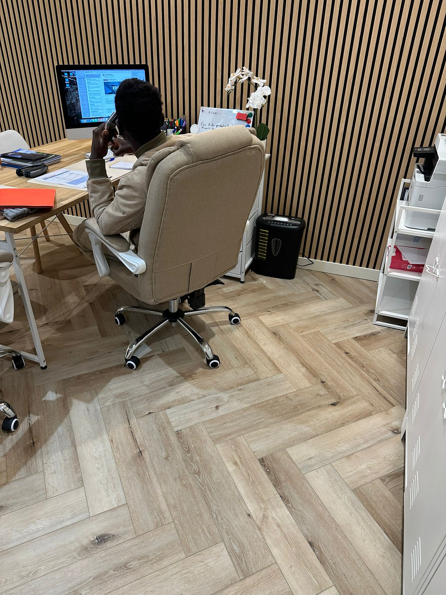 LAME PVC CLIPSABLE CHEVRON CHENE CLAIR (5,5MM D'EPAISSEUR) SOUS-COUCHE INTEGREE, GARANTIE 30 ANS