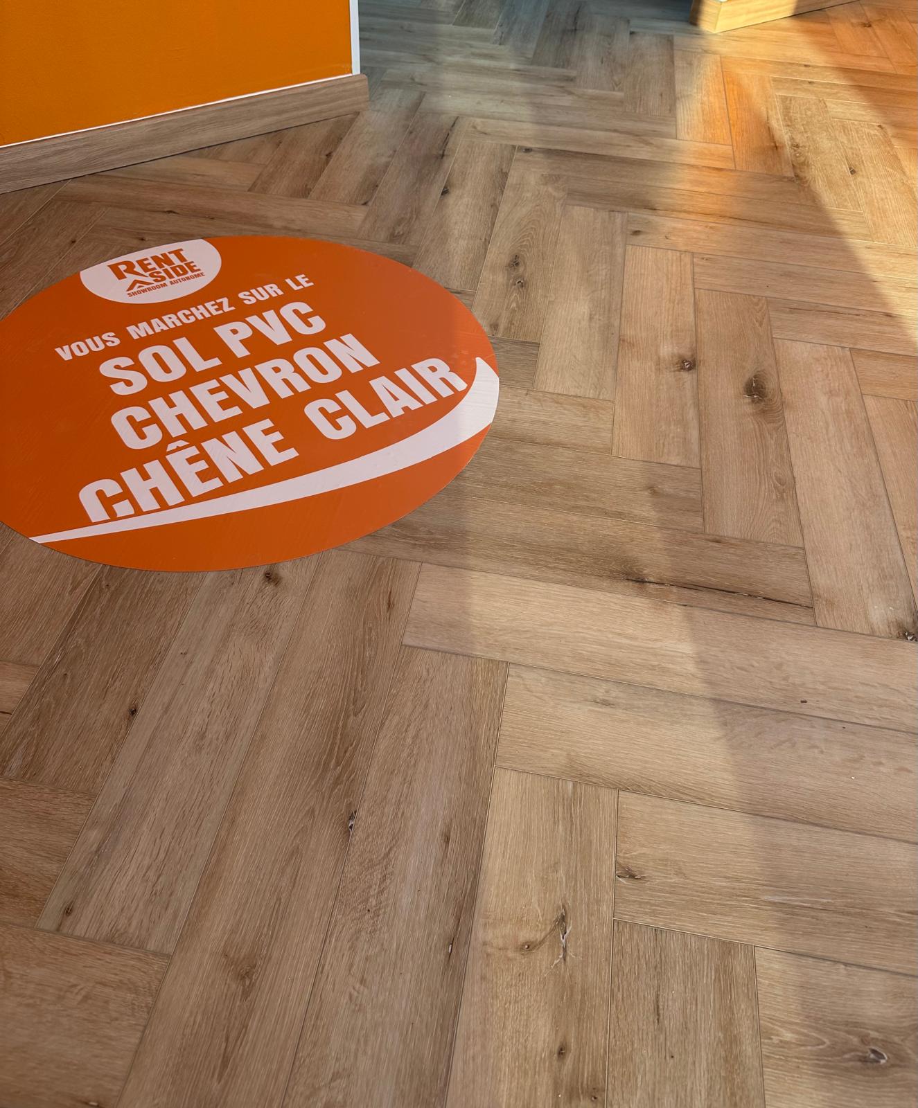 LAME PVC CLIPSABLE CHEVRON CHENE CLAIR (5,5MM D'EPAISSEUR) SOUS-COUCHE INTEGREE, GARANTIE 30 ANS