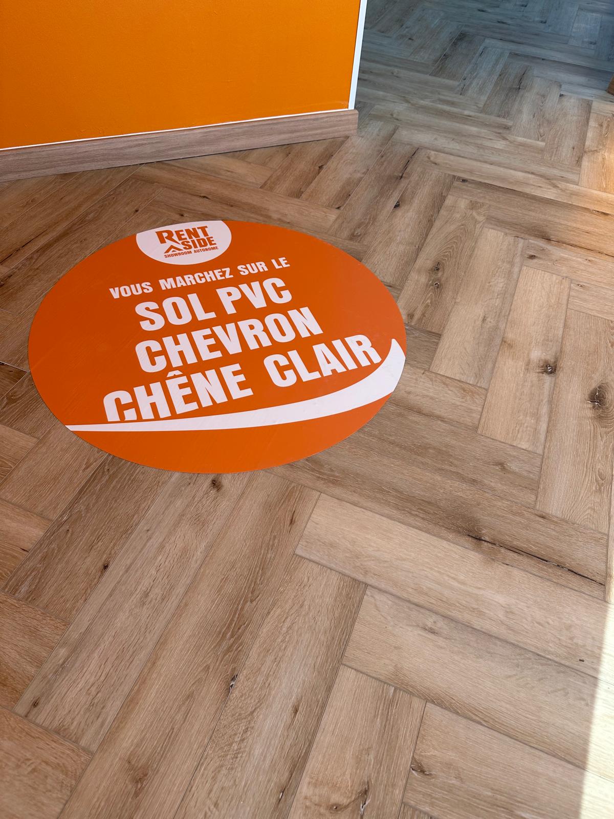 LAME PVC CLIPSABLE CHEVRON CHENE CLAIR (5,5MM D'EPAISSEUR) SOUS-COUCHE INTEGREE, GARANTIE 30 ANS